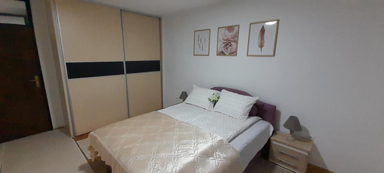 Cozy And Sunny Apartment Near The Airport Sarajevo Eksteriør billede