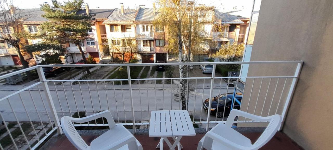 Cozy And Sunny Apartment Near The Airport Sarajevo Eksteriør billede